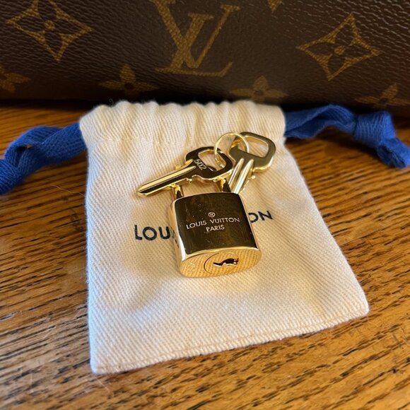 LOUIS VUITTON Speedy 30 Size - Excellent Used Condition - Picture 10 of 16